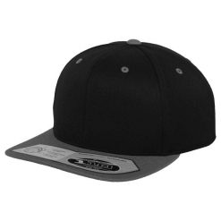 110 Czapka Z Daszkiem Typu Snapback. Czarne czapki i kapelusze damskie FLEXFIT, bez wzorów. Za 95.99 zł.