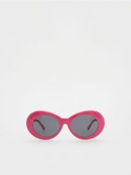 Okulary przeciwsłoneczne - fuksja. Czerwone okulary przeciwsłoneczne dla dzieci Reserved. W wyprzedaży za 7.99 zł.