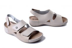DR. BRINKMANN 710221-08 beige, sandały damskie. Brązowe sandały damskie Dr. Brinkmann, bez wzorów, ze skóry, bez obcasa, bez zapięcia. Za 185.43 zł.