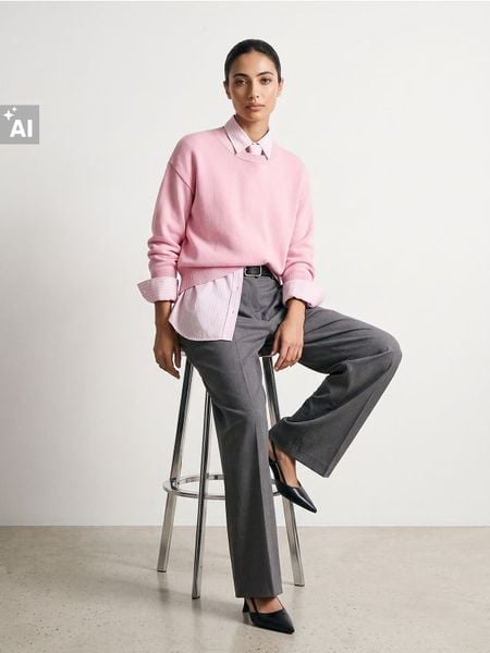 Gładki sweter z wiskozą - różowy. Czerwone swetry damskie Sinsay, l, bez wzorów, z wiskozy, bez kołnierzyka, bez ramiączek, bez kaptura. Za 59.99 zł.
