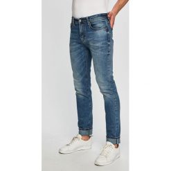 Armani Exchange - Jeansy. Niebieskie jeansy męskie Armani Exchange. W wyprzedaży za 299.90 zł.