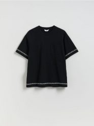 T-shirt boxy z haftem - czarny. Czarne t-shirty męskie Reserved, l, bez wzorów, z bawełny, bez kołnierzyka. Za 89.99 zł.