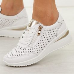 Białe skórzane ażurowe półbuty damskie Vinceza 95402. Białe półbuty damskie VINCEZA, na lato, w ażurowe wzory, z jeansu, biznesowe, z okrągłym noskiem, bez obcasa, na koturnie, bez zapięcia. W wyprzedaży za 215.10 zł.