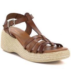 Skórzane sandały damskie na koturnie brązowe El Pimpi 12603. Brązowe sandały damskie El Pimpi, bez wzorów, ze skóry, bez obcasa, na koturnie, bez zapięcia. Za 379.99 zł.