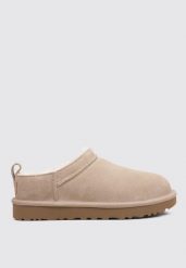 Kozaki Ugg Australian W Classic Micro Damskie. Brązowe kozaki damskie UGG, z materiału, bez obcasa. Za 696.80 zł.