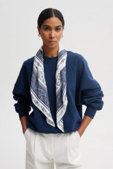APASZKA ZOE GRANATOWO-BIAŁA One size - Flawless. Niebieskie szaliki i chusty damskie Flawless, bez wzorów, eleganckie. Za 197.00 zł.
