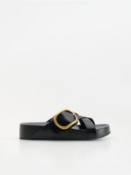 Klapki z klamrą - czarny. Czarne klapki damskie Reserved, bez wzorów, ze skóry, bez obcasa. Za 149.99 zł.
