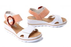 RIEKER 67476-38 white combination, sandały damskie. Białe sandały damskie Rieker, bez wzorów, bez obcasa, na koturnie, bez zapięcia. Za 255.92 zł.