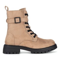 Trzewiki DeeZee. Brązowe botki damskie DeeZee, bez obcasa, na płaskiej podeszwie, bez zapięcia. Za 179.99 zł.