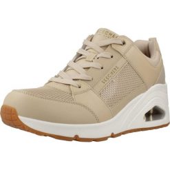 Buty SKECHERS UNO WEDGE - EVERYTHI Jasnobrązowy. Brązowe obuwie sportowe damskie Skechers, bez wzorów, z syntetyku. Za 291.99 zł.