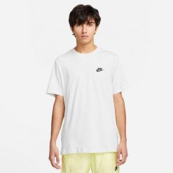 Veste Tshirt Nike M NSW CLUB TEE Blanc - Nike. Białe t-shirty męskie Nike, l, bez wzorów, casualowe, bez kołnierzyka. Za 216.00 zł.
