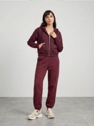 Dresowa rozpinana bluza z kapturem - czerwony. Czerwone bluzy damskie Sinsay, l, bez wzorów, z dresówki, z kapturem, na fitness i siłownię. Za 39.99 zł.