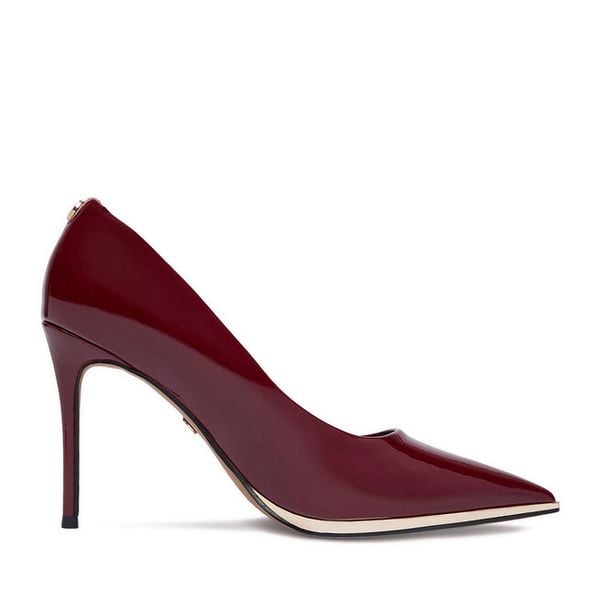 Szpilki Nine West. Czerwone szpilki damskie Nine West, bez wzorów, bez obcasa, bez zapięcia. Za 249.99 zł.