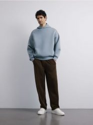 Spodnie loose fit - brązowy. Brązowe spodnie materiałowe męskie Reserved, l, bez wzorów, z dzianiny. Za 129.99 zł.