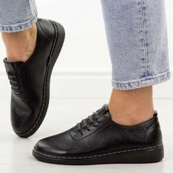 Czarne półbuty damskie Unisoft 5933. Czarne półbuty damskie Jezzi, na jesień, bez wzorów, z jeansu, biznesowe, z okrągłym noskiem, bez obcasa, na płaskiej podeszwie, bez zapięcia. Za 149.00 zł.