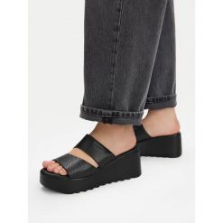 Klapki G-Star. Czarne klapki damskie G-Star, bez wzorów, retro, bez obcasa. Za 149.99 zł.