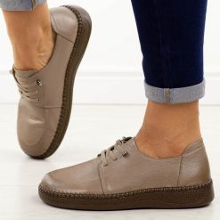 Beżowe skórzane półbuty damskie Cambell 15301. Brązowe półbuty damskie Cambell, na jesień, bez wzorów, z jeansu, biznesowe, z okrągłym noskiem, bez obcasa, na płaskiej podeszwie, bez zapięcia. Za 229.00 zł.