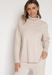 Beżowy Golf w Klasycznym Stylu Linagela. Brązowe swetry damskie Born2be, bez wzorów, z jeansu, klasyczne, bez kołnierzyka, bez ramiączek, bez kaptura. Za 89.99 zł.