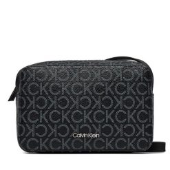 Torebka Calvin Klein. Czarne listonoszki damskie Calvin Klein, bez wzorów, bez dodatków. Za 219.99 zł.