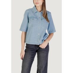 Kurtka Kobieta ONLY ONLBELLE S/S SHIRT DNM GUA NOOS. Niebieskie kurtki damskie Only, s, bez wzorów, z bawełny, bez kaptura. W wyprzedaży za 198.30 zł.