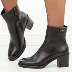 Czarne botki damskie na obcasie Vinceza 58655. Czarne botki damskie VINCEZA, na jesień, z jeansu, eleganckie, z okrągłym noskiem, bez obcasa, na obcasie, bez zapięcia. Za 219.00 zł.