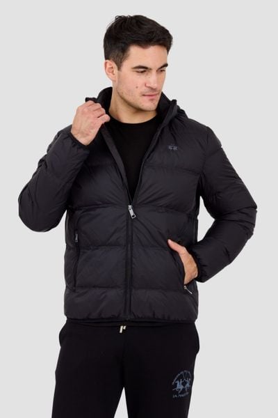 LA MARTINA MAN Czarna pikowana męska kurtka Outerwear Basic Nylon, Rozmiar L. Czarne kurtki męskie La Martina, na zimę, l, bez wzorów, z nylonu, eleganckie, bez kaptura. W wyprzedaży za 649.99 zł.
