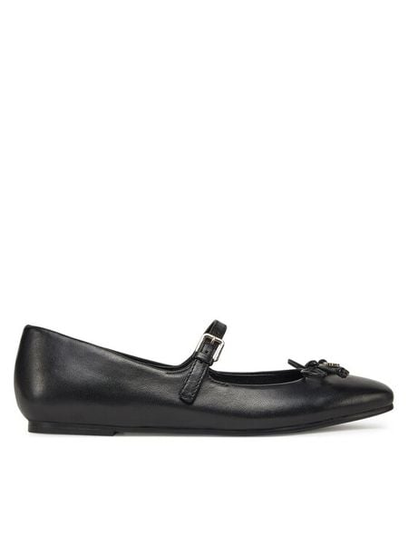 Guess Półbuty 173987 Czarny. Czarne półbuty damskie Guess, z aplikacjami, ze skóry, bez obcasa, bez zapięcia. Za 649.99 zł.