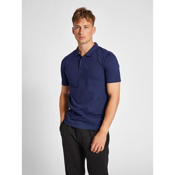 Stretchowa koszulka polo Hummel Red. Niebieskie koszulki polo męskie Hummel, m, bez wzorów, z bawełny, bez ramiączek. Za 147.50 zł.