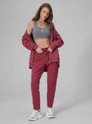Spodnie dresowe damskie 4F 4FRSS26TTROF1851. Czerwone spodnie dresowe damskie 4f, xl, bez wzorów, z bawełny. Za 139.99 zł.