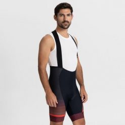 Spodenki rowerowe na szelkach męskie Rogelli Hero II. Czarne krótkie spodenki sportowe męskie Rogelli, m, bez wzorów, rowerowe. W wyprzedaży za 360.00 zł.