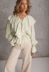 Zielona Bluzka w Typie Boho Ozdobiona Falbanami Sarlyss. Zielone bluzki damskie Renee, l, z aplikacjami, z jeansu, boho, bez kołnierzyka, bez ramiączek. Za 149.99 zł.