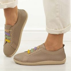 Beżowe skórzane półbuty damskie barefoot Jezzi Ol38-5. Brązowe obuwie sportowe damskie Jezzi, w ażurowe wzory, z jeansu, trekkingowe. Za 239.00 zł.