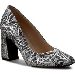 Półbuty SOLO FEMME - 50201-01-G26/G15-04-00 Szary. Szare półbuty damskie Solo Femme, ze skóry. W wyprzedaży za 219.00 zł.