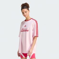 LUŹNA KOSZULKA LUX TIRO Z GRAFIKĄ. Czerwone koszulki sportowe damskie Adidas, xl, bez wzorów, z bawełny, bez kołnierzyka, bez ramiączek. Za 199.00 zł.