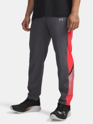Męskie spodnie sportowe Under Armour UA Velociti Storm Pant-GRY. Czerwone spodnie sportowe męskie Under Armour, m, bez wzorów, z materiału, do biegania. Za 339.10 zł.