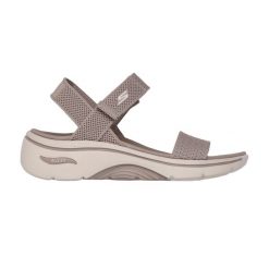 Sandały damskie SKECHERS Go Walk Arch Fit 2.0. Brązowe klapki damskie Skechers, bez wzorów, sportowe, bez obcasa. Za 239.99 zł.