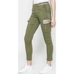 Desigual - Spodnie. Szare spodnie materiałowe damskie marki Desigual, z bawełny. W wyprzedaży za 269.90 zł.