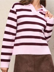 Sweter w paski z kołnierzykiem z wiskozą - różowy. Czerwone swetry damskie Sinsay, l, bez wzorów, z wiskozy, bez kołnierzyka, bez ramiączek, bez kaptura. Za 59.99 zł.