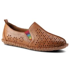 Półbuty damskie Artiker, wykonane z materiału o gładkiej powierzchni z perforacjami z elastycznymi wstawkami po bokach, brązowe, 46C0915. Brązowe mokasyny damskie Artiker, z gumy, wakacyjne. Za 159.00 zł.