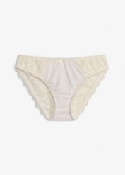 Figi z delikatną koronką. Białe figi damskie bonprix, bez wzorów, z koronki. Za 39.99 zł.