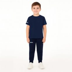 Komplet dresowy dla chłopca ARIA JR. Niebieskie spodnie sportowe dla chłopców Legea, bez wzorów, z bawełny, sportowe, krótkie, na jogę i pilates. W wyprzedaży za 76.00 zł.