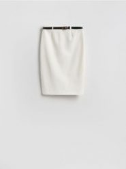 Spódnica z paskiem - biały. Białe spódnice damskie Reserved, l, bez wzorów, z tkaniny, dopasowane. Za 99.99 zł.