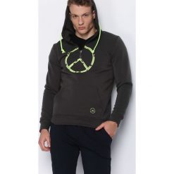 Ciemnozielona Bluza No Regrets. Zielone bluzy męskie Born2be. Za 59.99 zł.