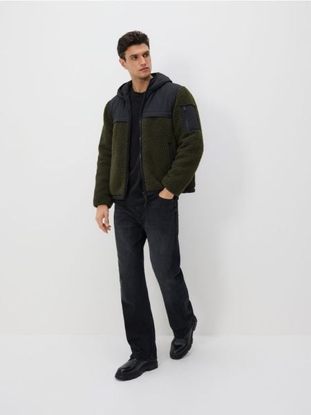 Kurtka sherpa - ciemnozielony. Zielone kurtki męskie Reserved, l, bez wzorów, bez kaptura. W wyprzedaży za 119.99 zł.