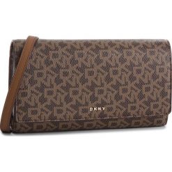 Torebka DKNY - Bryant Wallet On String R835J622 Mocha Logo-Vic 9MV. Listonoszki damskie marki DKNY. W wyprzedaży za 369.00 zł.