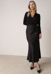 Czarna Satynowa Spódnica z Lekko Rozkloszowanym Dołem Zinnemira. Czarne spódnice damskie Born2be, l, bez wzorów, z satyny, eleganckie, maxi, rozkloszowane. Za 89.99 zł.