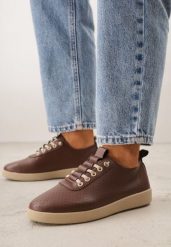 Brązowe Wsuwane Tenisówki z Perforacją i Podeszwą z Bieżnikiem Illanya. Brązowe trampki i tenisówki damskie Born2be, bez wzorów, z jeansu, klasyczne, bez zapięcia. Za 69.99 zł.