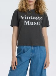 T-shirt z napisem - ciemnoszary. Szare t-shirty damskie Reserved, l, bez wzorów, z bawełny, bez kołnierzyka. W wyprzedaży za 19.99 zł.