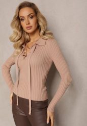 Beżowy Sweter z Wiskozy w Prążki Zdobiony Biżuteryjnymi Napami i Wiązaniem Pelema. Brązowe swetry damskie Renee, z aplikacjami, prążkowane, casualowe, bez kołnierzyka, bez ramiączek, bez kaptura. Za 99.99 zł.