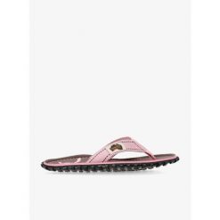 Japonki Gumbies Islander Canvas Flip-Flops. Czerwone klapki damskie Gumbies, bez wzorów. Za 109.99 zł.